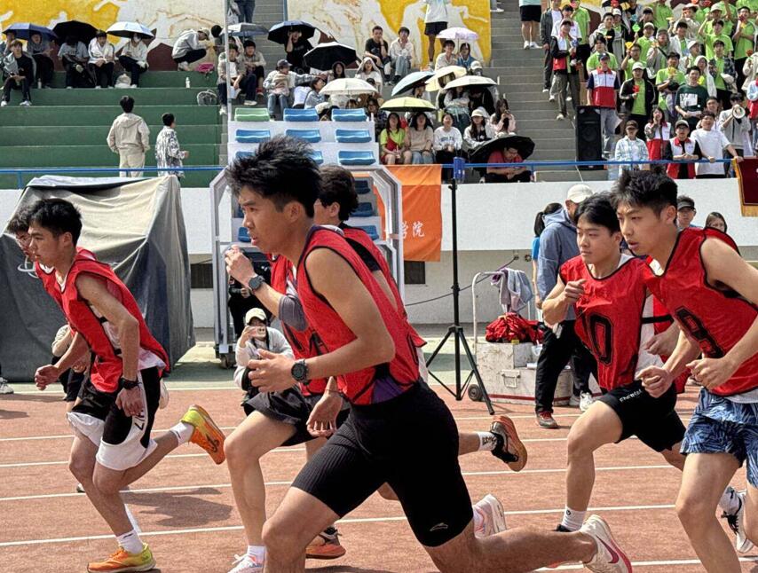 破纪录！经管学子校运会上再创辉煌